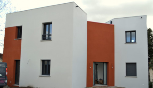 Une Maison Auton'home design bicolore à étage, équipée et accessible