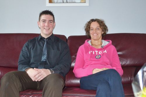conseiller Maison Auton'home avec cliente atteinte de myopathie de Duchenne