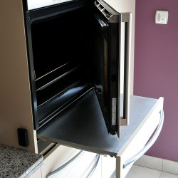 four cuisine sécurisé et adapté à porte rétractacle